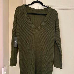 Lulu’s green sweater dress